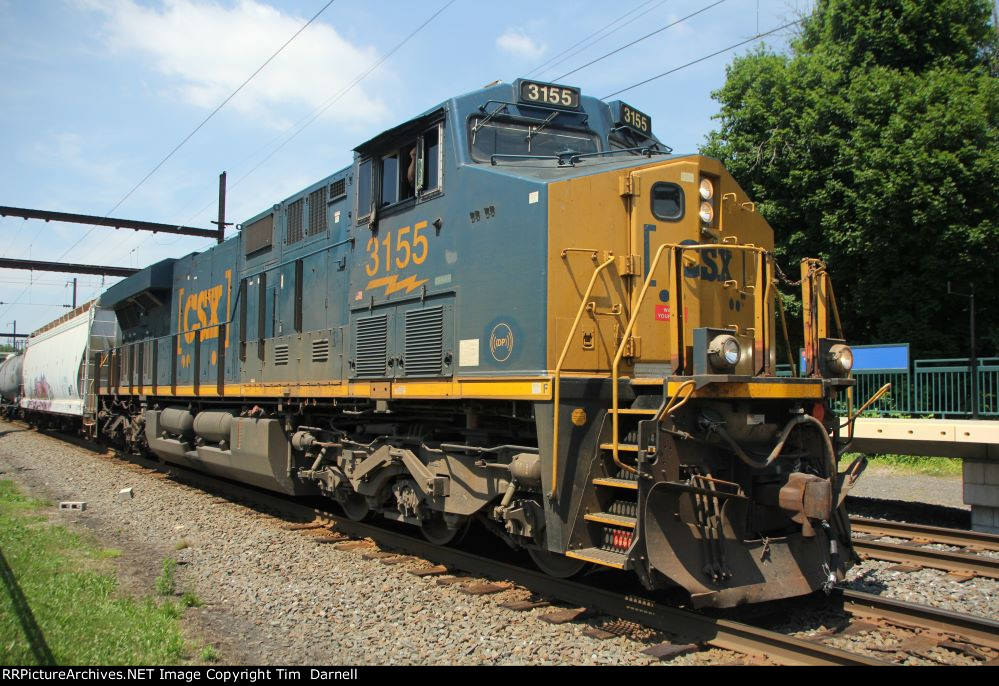 CSX 3155 leads M404